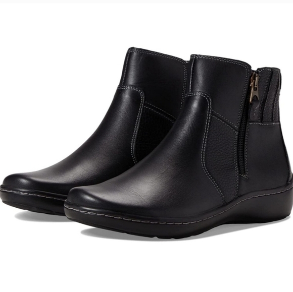 EUC Clarks Collection Cora Grace Leather Ankle Boot Zip Up Black 9.5 - Picture 1 of 12